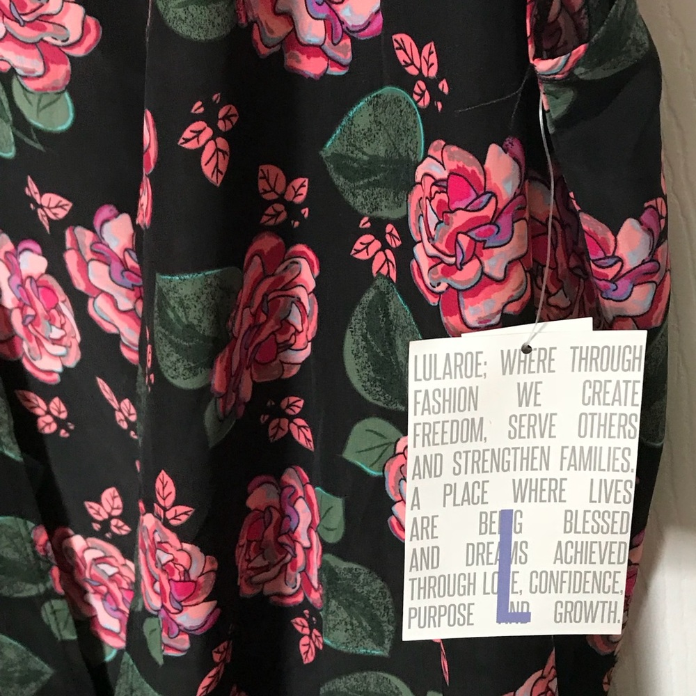 BNWT Lularoe L joy with pink roses (vest)